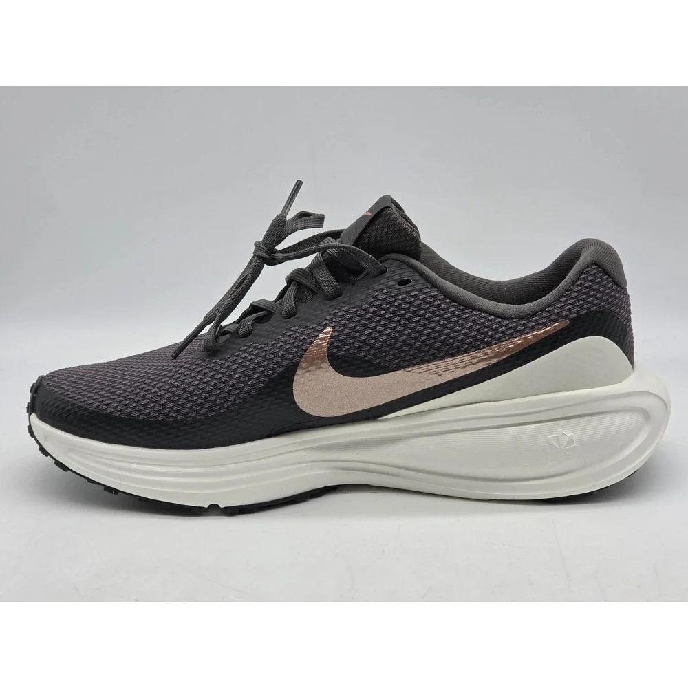 Nike revolution women